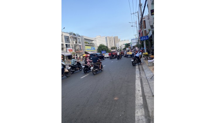 Bán BUILDING MẶT TIỀN KD đường Phan Đăng Lưu,Q.Phú Nhuận,DT:15mx35m,KC:2 HẦM,TRỆT,9 lầu,,Giá:130 tỷ
